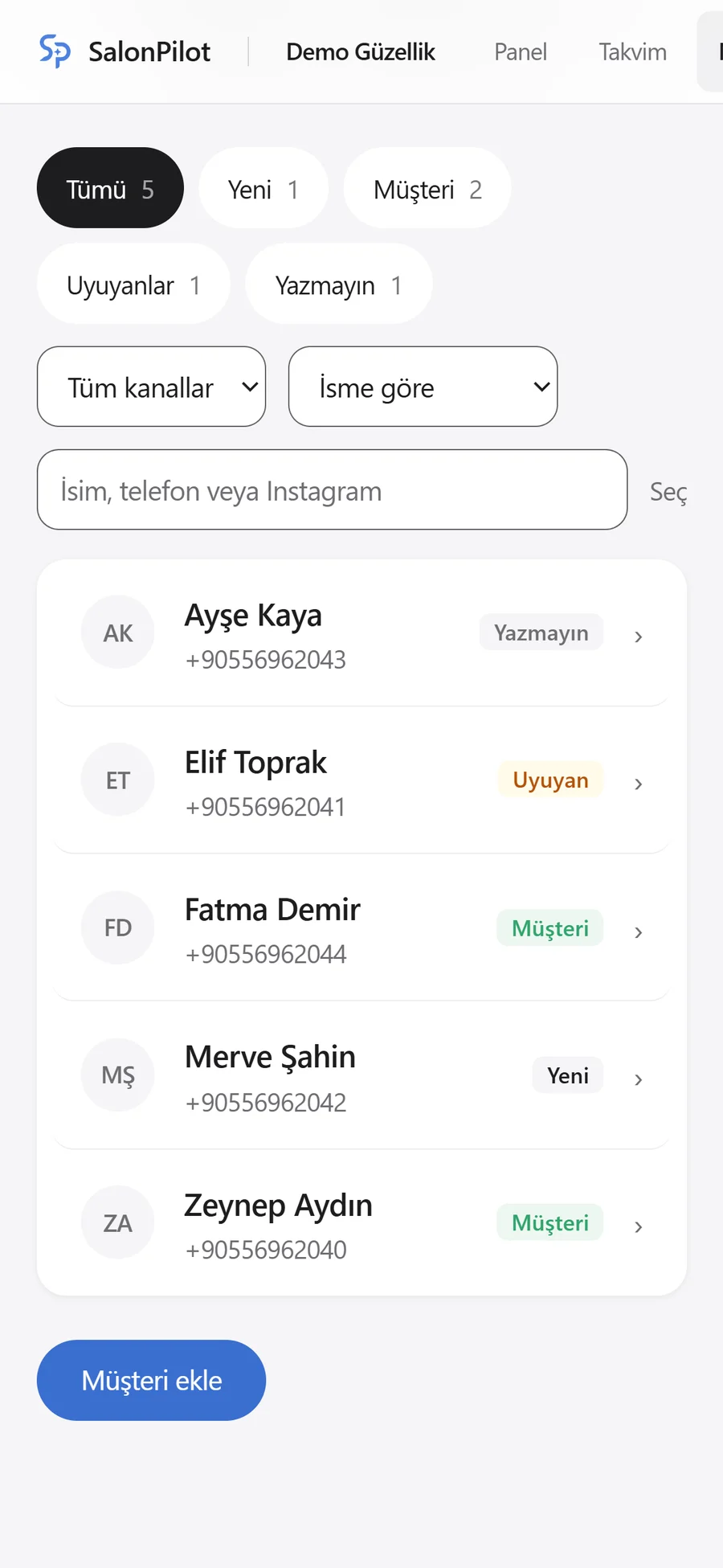 SalonPilot'un telefondaki görünümü: müşteri listesi ve durum etiketleri.